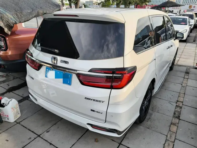 Honda Odyssey — Фото автомобиля 4