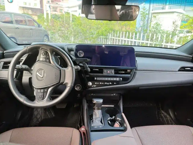 Lexus ES — Фото автомобиля 4