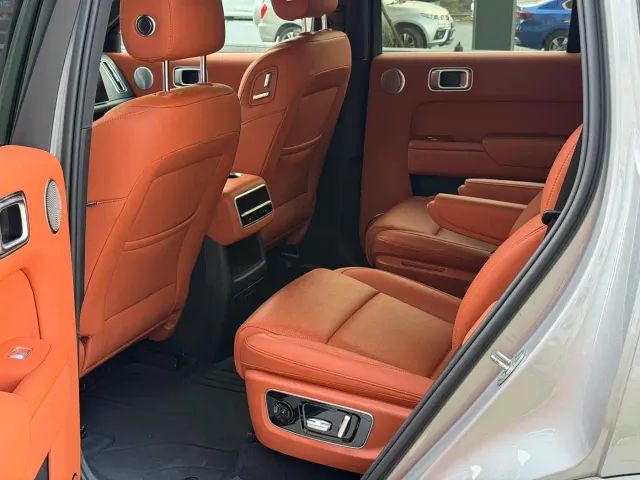 Li Auto L8 — Фото автомобиля 12