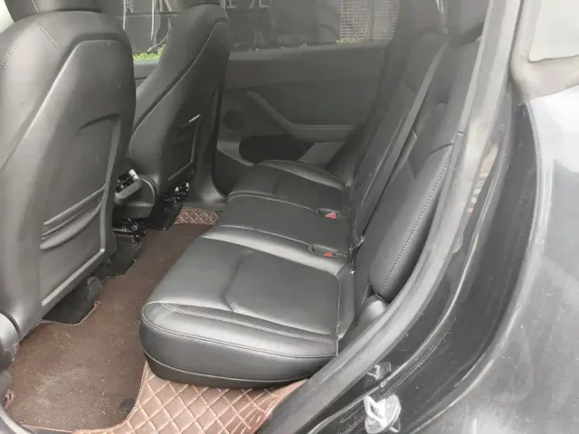 Tesla Model Y — Фото автомобиля 13