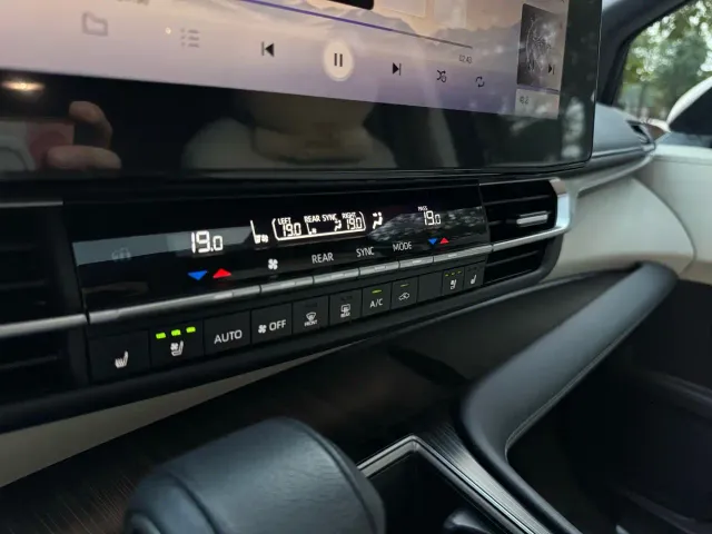Toyota Sienna — Фото автомобиля 9