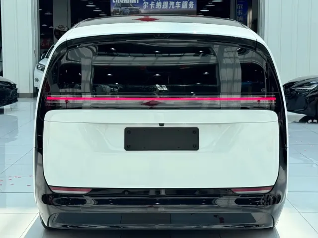 Li Auto MEGA — Фото автомобиля 17