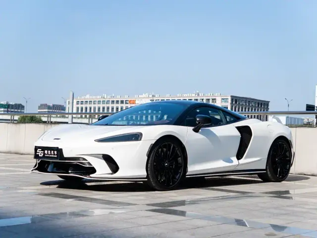 Фотография автомобиля — McLaren GT