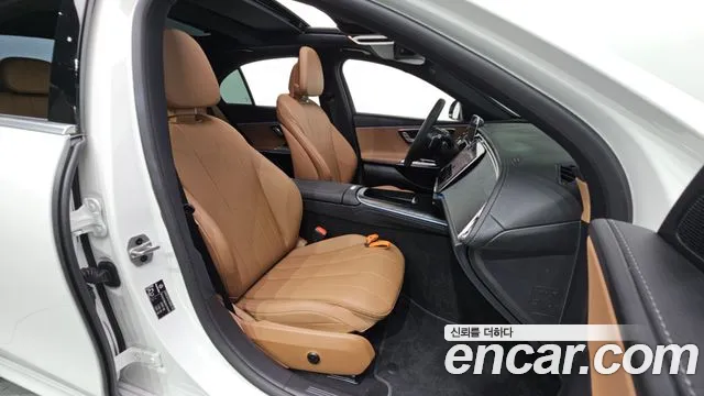 Mercedes-Benz E-Class — Фото автомобиля 23