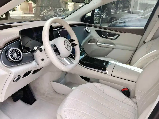Mercedes-Benz EQE SUV — Фото автомобиля 9