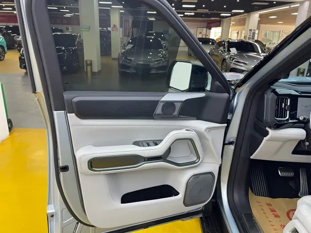 BYD FangChengBao Leopard 8 — Фото автомобиля 11
