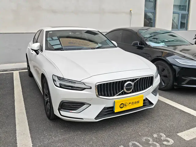 Volvo S60 — Фото автомобиля 2