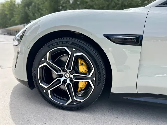 Xiaomi SU7 — Фото автомобиля 9