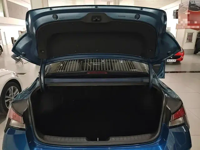 Hyundai Elantra — Фото автомобиля 18