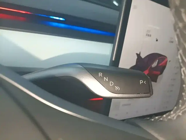 Tesla Model Y — Фото автомобиля 13