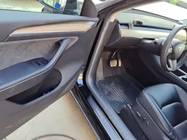 Tesla Model Y — Фото автомобиля 15