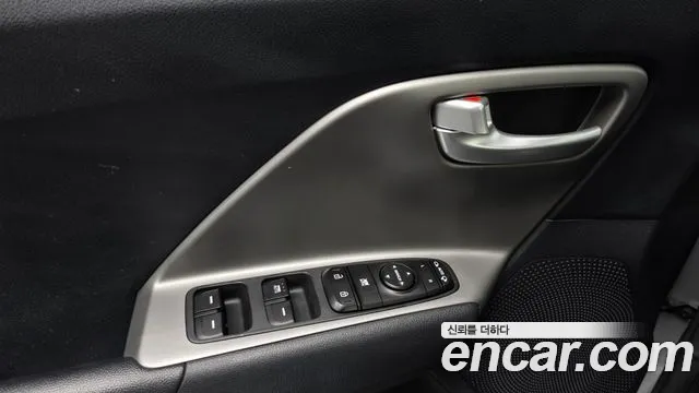 Kia Niro — Фото автомобиля 23