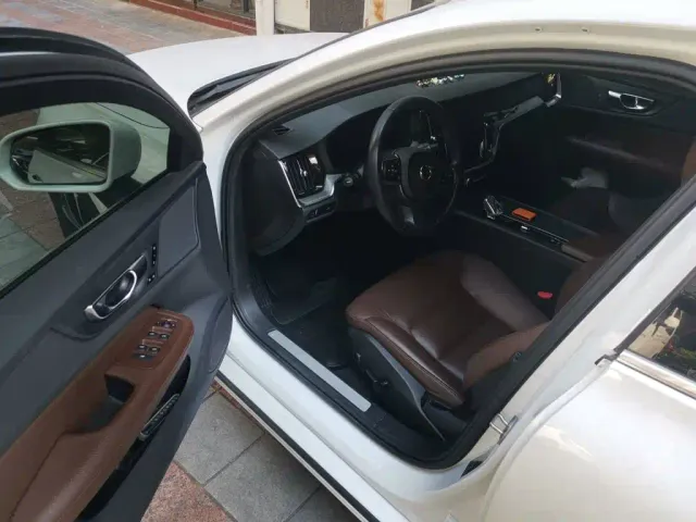 Volvo S60 — Фото автомобиля 12