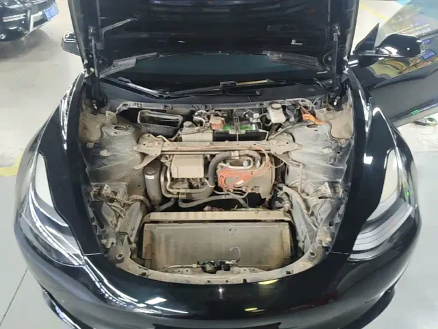 Tesla Model 3 — Фото автомобиля 19