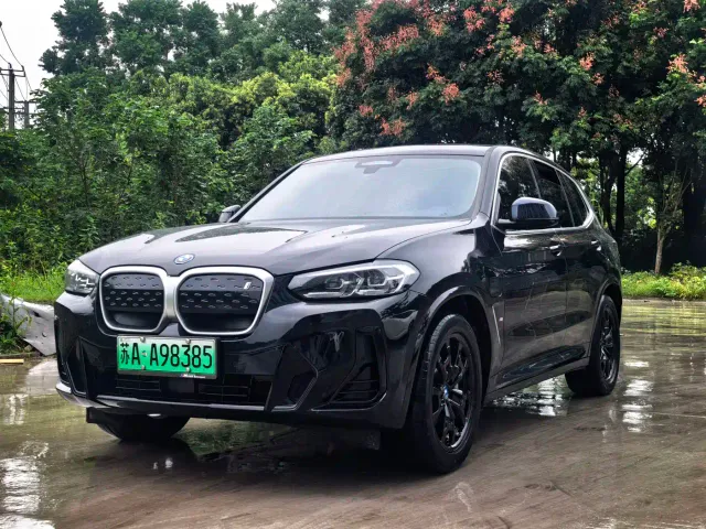 Фотография автомобиля — BMW iX3