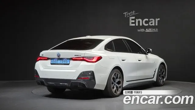 BMW i4 — Фото автомобиля 2