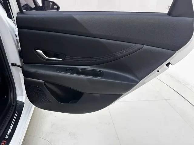 Hyundai Elantra — Фото автомобиля 29