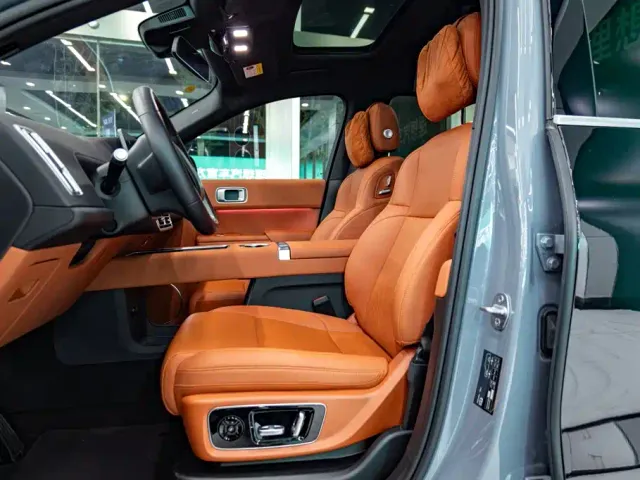 Li Auto L8 — Фото автомобиля 6