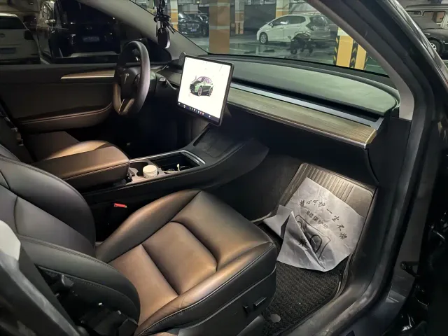 Tesla Model Y — Фото автомобиля 8