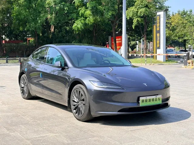 Tesla Model 3 — Фото автомобиля 3