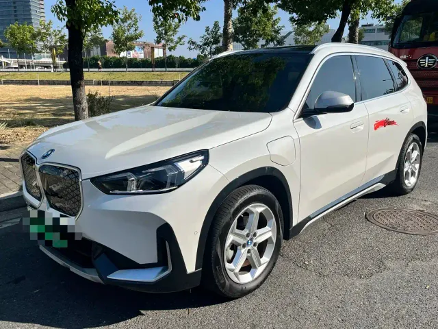Фотография автомобиля — BMW iX1