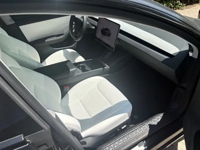 Tesla Model 3 — Фото автомобиля 7