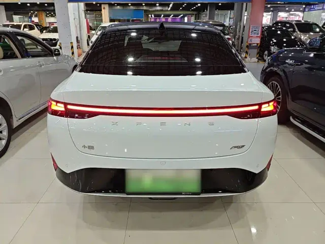 Xpeng P5 — Фото автомобиля 5