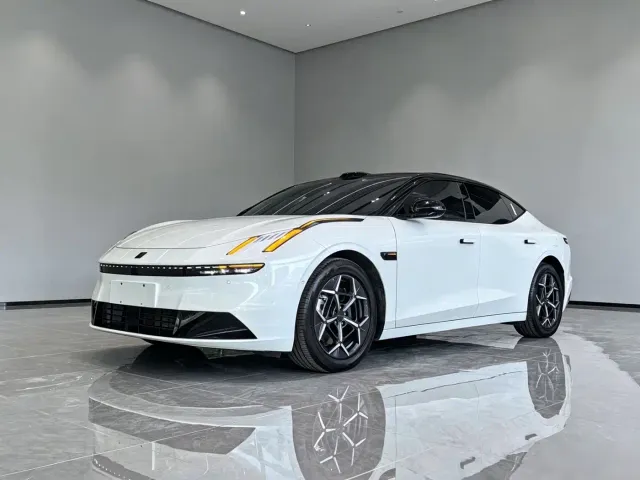 Фотография автомобиля — Lynk & Co 10 EM-P