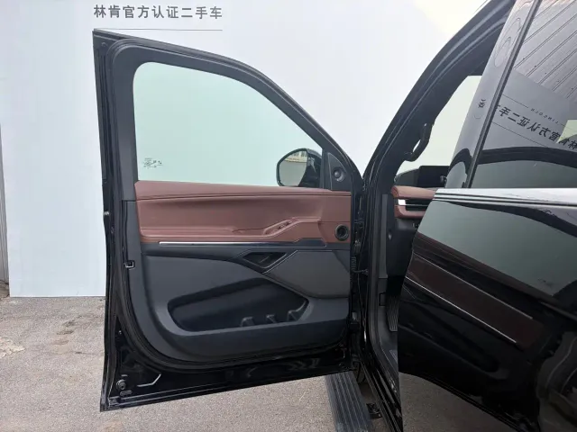 Lincoln Navigator — Фото автомобиля 11