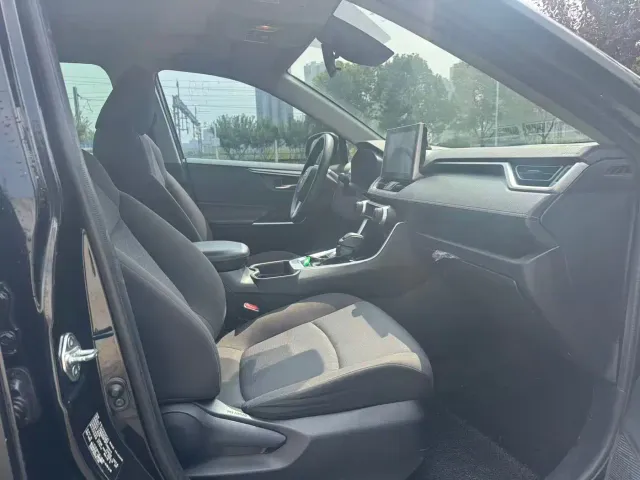 Toyota RAV4 — Фото автомобиля 10