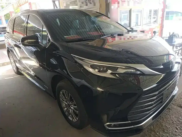 Toyota Toyota Sienna 2021 2.5L Hybrid Luxury Edition — Фото автомобиля 3