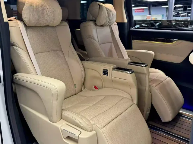 Toyota Alphard — Фото автомобиля 5