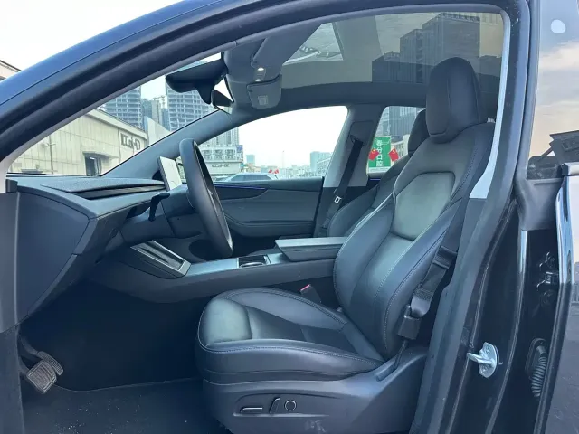 Tesla Model Y — Фото автомобиля 8