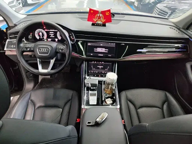 Audi Q7 — Фото автомобиля 9