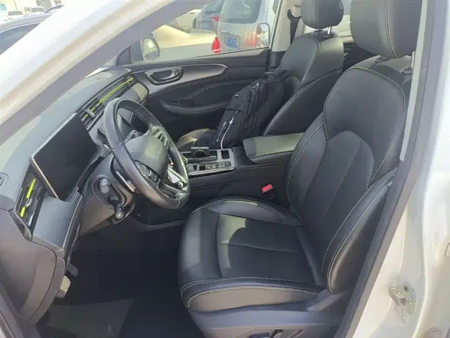 Roewe RX5 — Фото автомобиля 14
