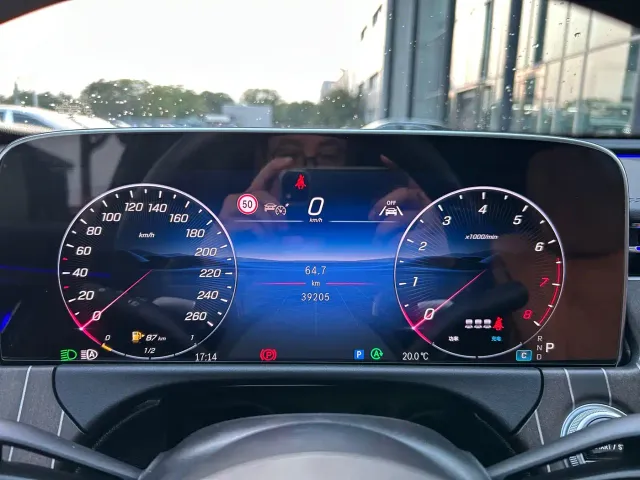 Mercedes-Benz E-Class — Фото автомобиля 19