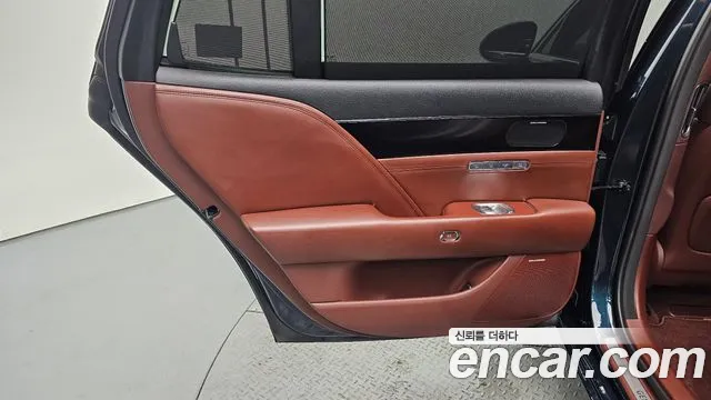 Genesis G90 Бензин 3.5 турбо AWD — Фото автомобиля 24