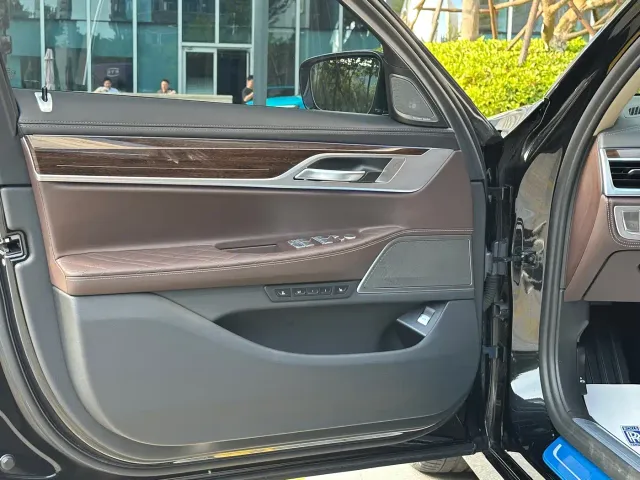 BMW 7 Series — Фото автомобиля 5