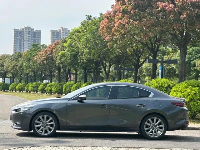 Mazda Axela — Фото автомобиля 11