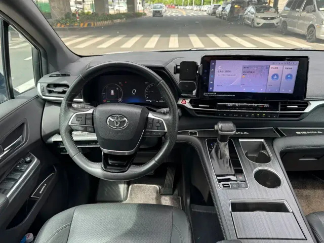 Toyota Sienna — Фото автомобиля 18
