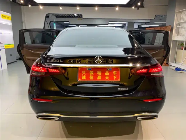 Mercedes-Benz E-Class — Фото автомобиля 5
