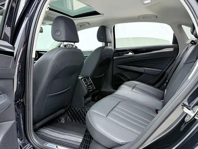 Volkswagen Passat — Фото автомобиля 10