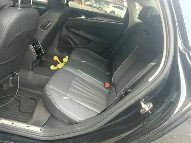 Volkswagen Passat — Фото автомобиля 16