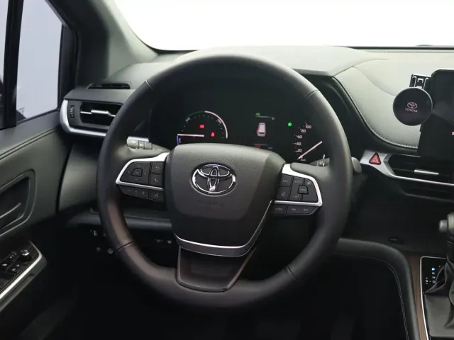 Toyota Granvia — Фото автомобиля 17