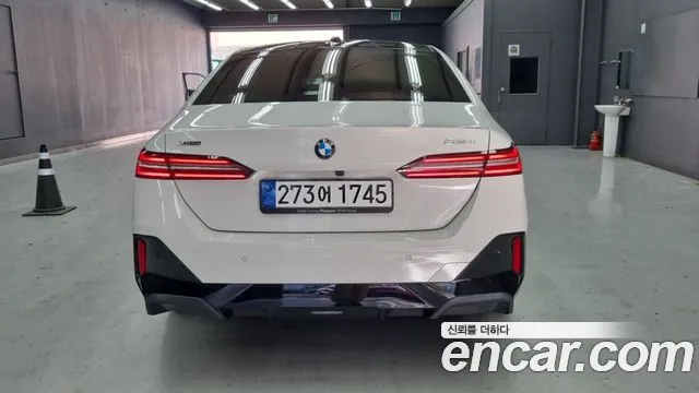 BMW 5 Series G60 — Фото автомобиля 4