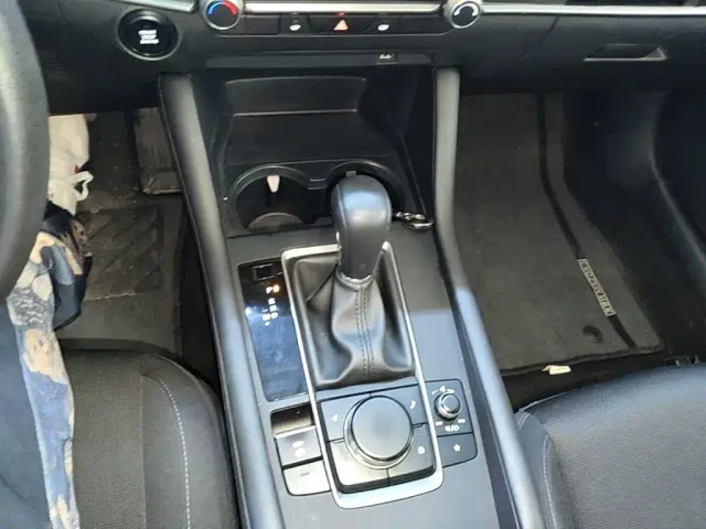 Mazda Axela — Фото автомобиля 13