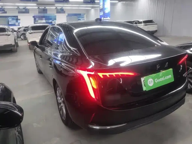 Hongqi E-QM5 — Фото автомобиля 4