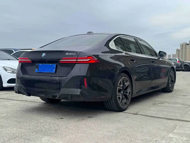 BMW 5 Series — Фото автомобиля 4