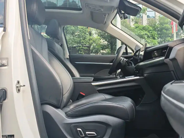 Roewe RX5 eMAX — Фото автомобиля 13