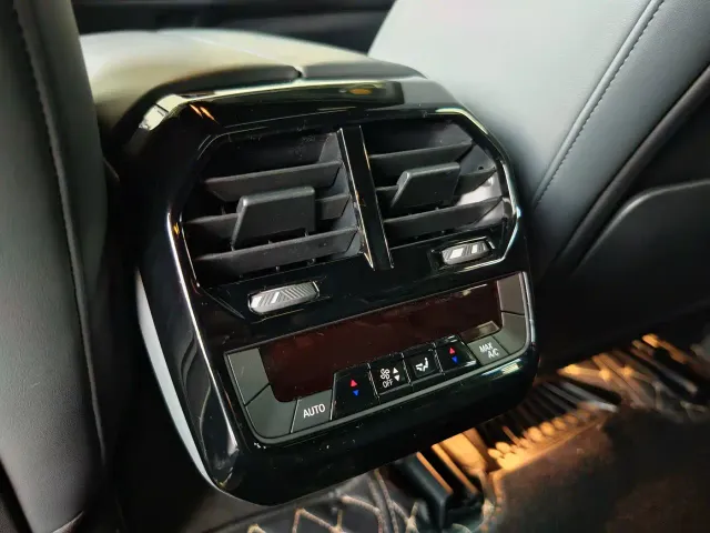 BMW iX — Фото автомобиля 24